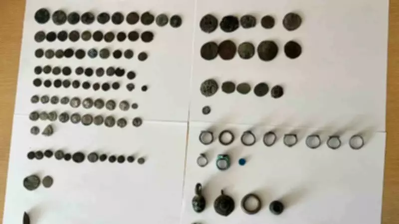 Gürün'de hurdacı çöplükte 128 tarihi eser buldu