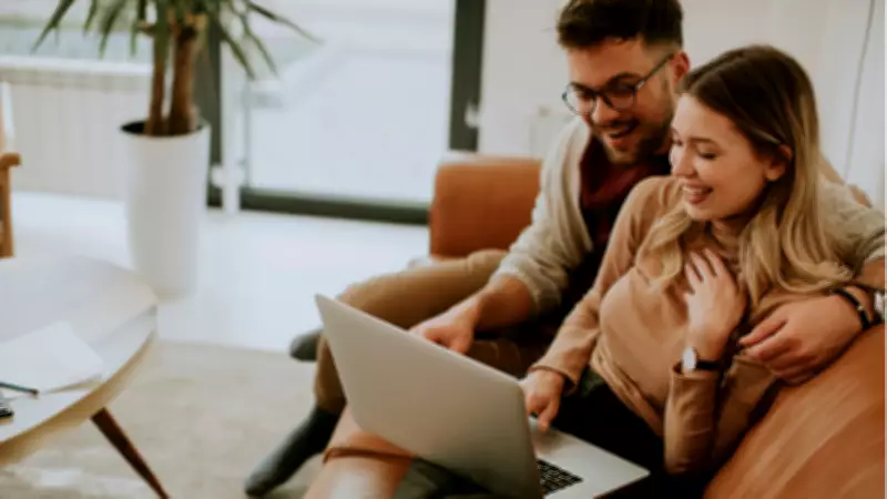 Hafta Sonu İçin Tek Oturuşta İzlenebilecek 10 Romantik Komedi Filmi Önerisi