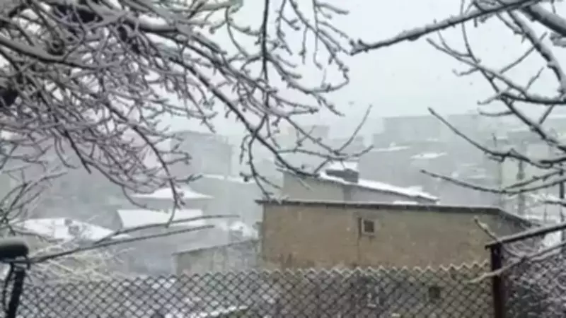 Hakkari Nisan Ayında Beyaza Büründü, Vatandaşlar Bereket Bekliyor