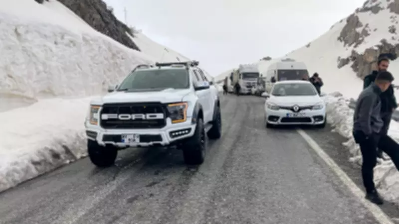 Hakkari-Şırnak Karayolunda Çığ Düştü: Ulaşım Kesintiye Uğradı