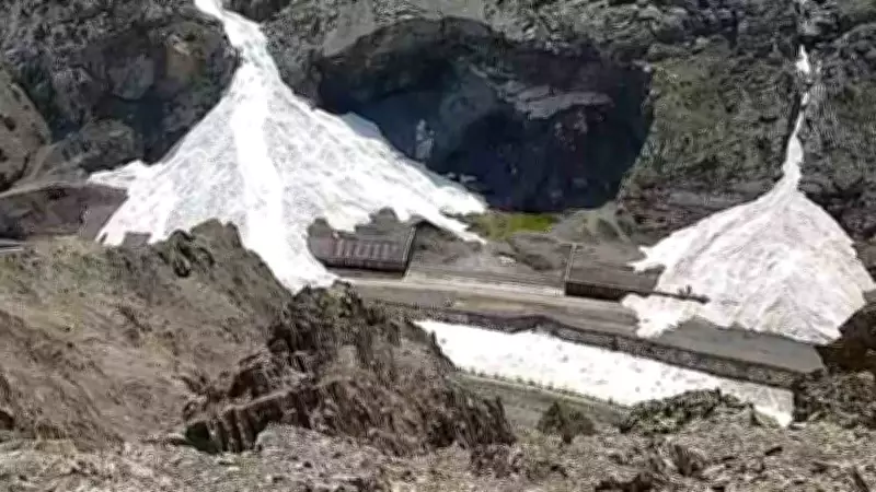 Hakkari-Çukurca Yolunda Çığ Felaketi: Film Sahnelerini Andıran Görüntüler