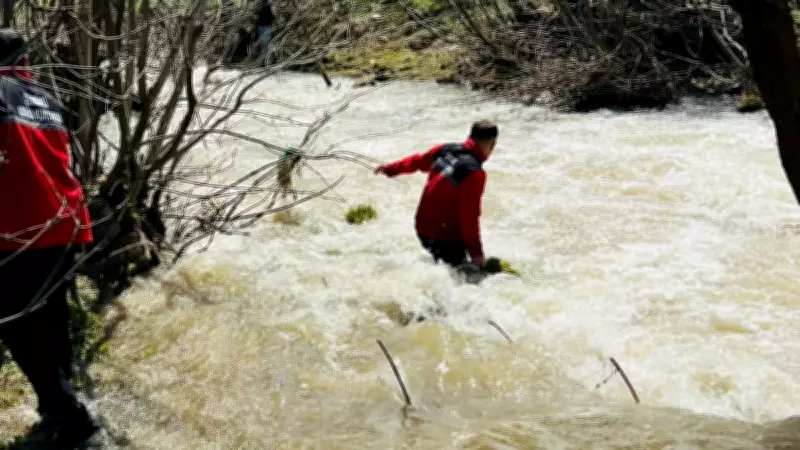 Hakkari'de 8 yaşındaki çocuk dereye düşerek kayboldu, arama başlatıldı