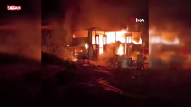 Hatay'da Şantiyede Çıkan Yangında Konteyner ve Minibüs Kullanılamaz Hale Geldi