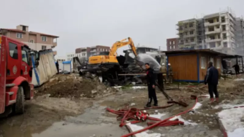 Hatay'da İşçi Yatakhanesinde Çıkan Yangın İtfaiye Ekipleri Tarafından Söndürüldü