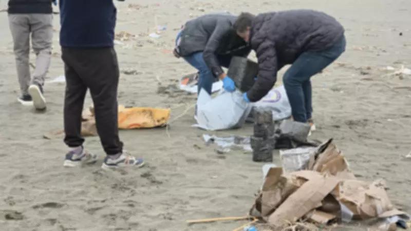 Hatay'da Sahile Vuran Çuvaldan Uyuşturucu Madde Çıktı: Geniş Çaplı Soruşturma Başlatıldı