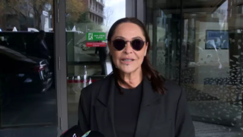 Hülya Avşar, Hastanede Tedavi Gören İbrahim Tatlıses'i Ziyaret Etti