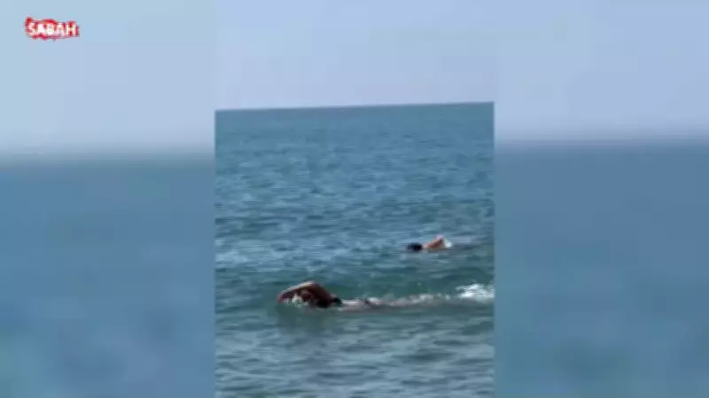 Hülya Avşar tenis maçı öncesi havuzda yüzdü