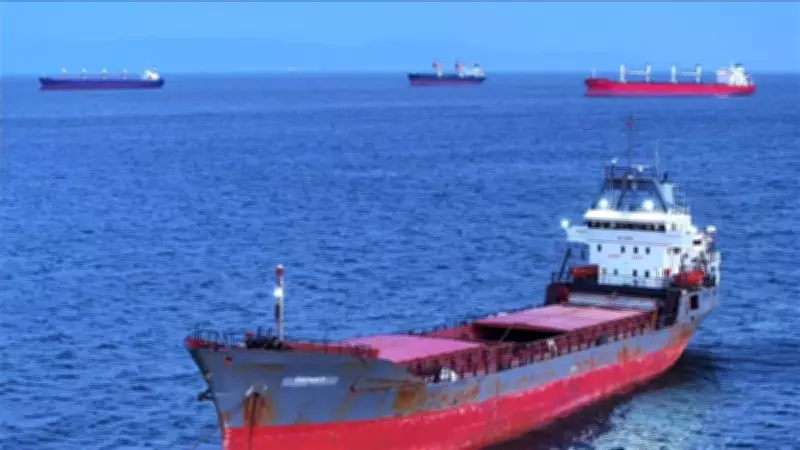 Hürmüz Boğazı'nda Gemi Trafiği Düşüşte: Ateşkes Sonrası %10 Azalma