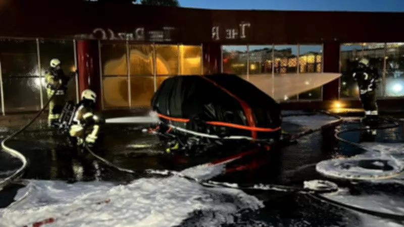 Şişli'de 34 katlı plazanın otoparkında elektrikli cip alev alev yandı