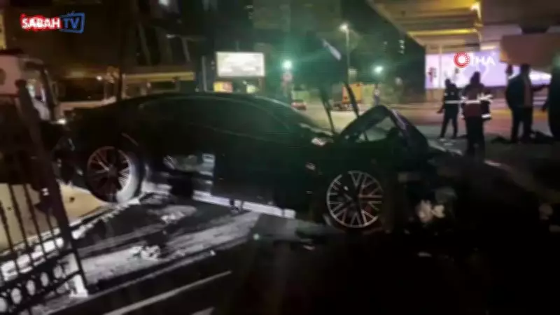 Şişli'de Lüks Otomobil Bariyere Çarptı: 3 Kişi Yaralandı