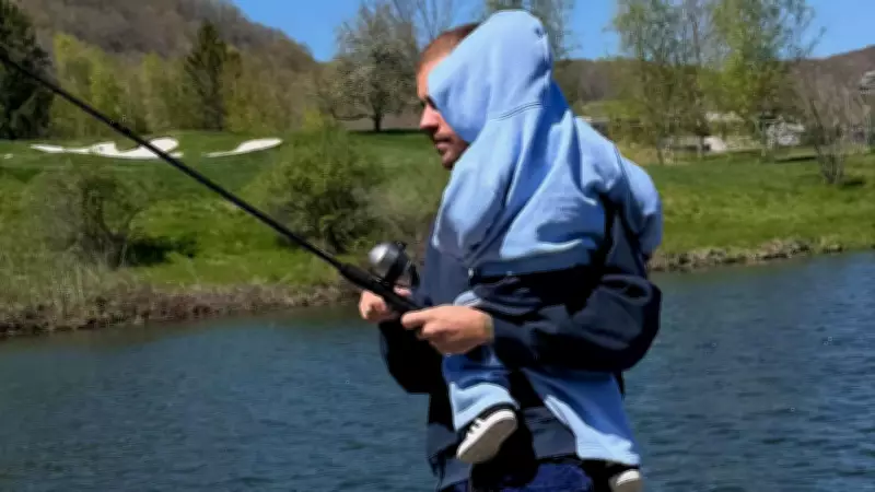 Justin Bieber, oğlu Jack Blues ile balık tutma anını paylaştı