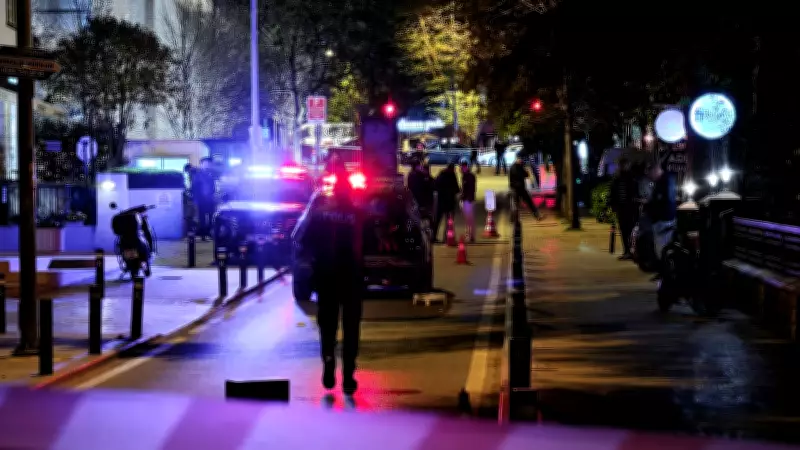 Kadıköy'de restorana silahlı saldırı: Polis memuru saldırganı vurdu