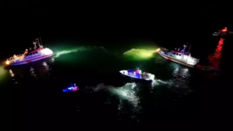 Kadıköy'de Seyir Halindeki Teknede Yangın: Kıyı Emniyeti Müdahalesiyle Kontrol Altına Alındı