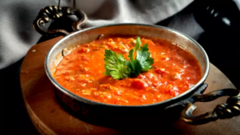 Kahvaltı Sofralarının Vazgeçilmezi: Tam Kıvamında Menemen Tarifi ve Püf Noktaları