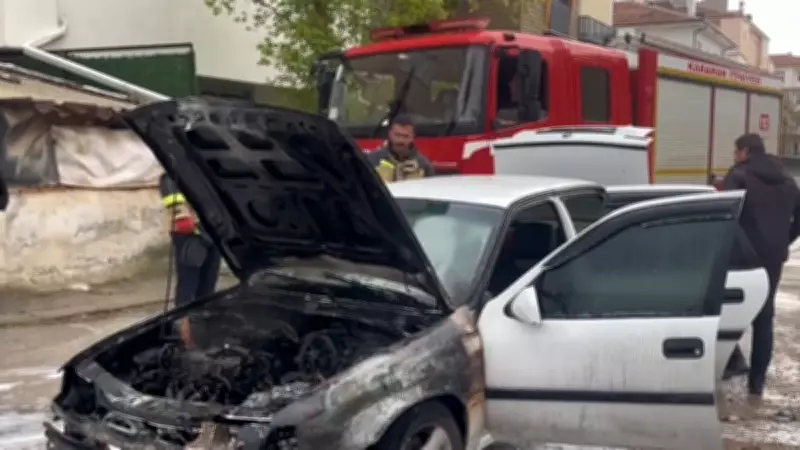 Karaman'da motor kısmından alev alan otomobil kullanılamaz hale geldi