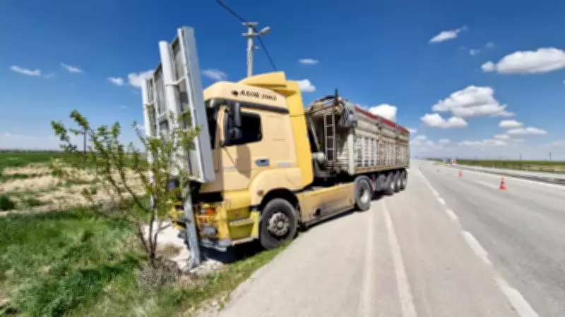 Karaman'da TIR sürücüsü fenalaştı, 4 yaralı