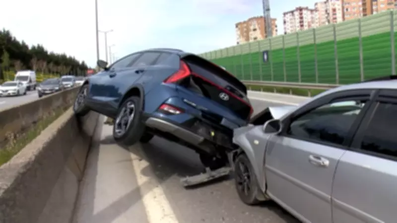 Kartal'da Zincirleme Kaza: 6 Araç Birbirine Girdi, Trafik Felç Oldu