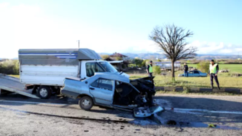 Kastamonu'da kamyonet ile otomobil çarpıştı: Sürücü hayatını kaybetti