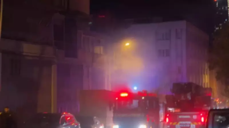 Kağıthane'deki İş Hanında Çıkan Yangın İtfaiye Ekipleri Tarafından Kontrol Altına Alındı
