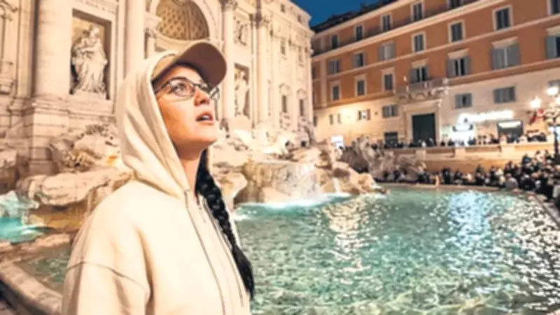 Katy Perry, Trevi Çeşmesi'nde Bozuk Para Bulamayınca Kredi Kartı Attı