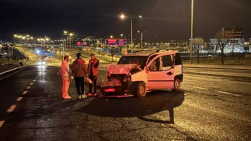 Kayseri'de Arızalanan Minibüse Çarpma: 1 Bebek Dahil 6 Yaralı