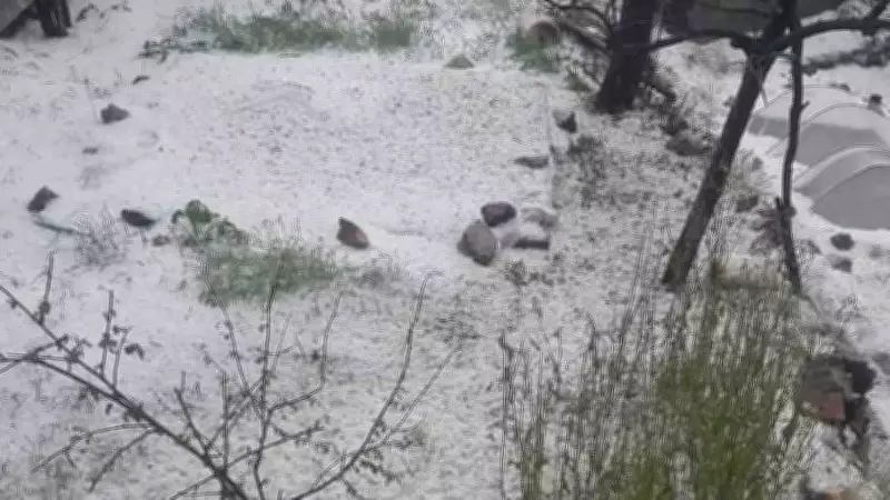Kayseri'de dolu etkisini gösterdi, zemin beyaz örtüyle kaplandı