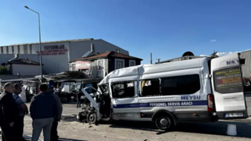 Kayseri'de kamyon ile işçi servisi çarpıştı: 8 yaralı