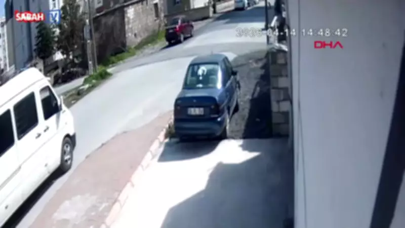 Kayseri'de İki Minibüs Çarpıştı: 8 Kişi Yaralandı, Kaza Anı Kameralara Yansıdı