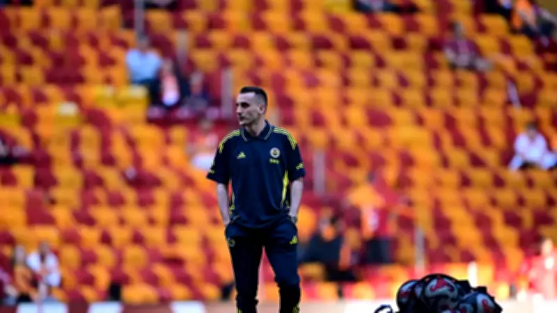 Kerem Aktürkoğlu'na Galatasaray tribünlerinden çaylı protesto