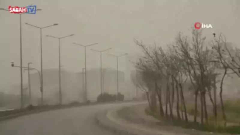 Kilis'te Suriye'den Gelen Toz Bulutu Hayatı Felç Etti