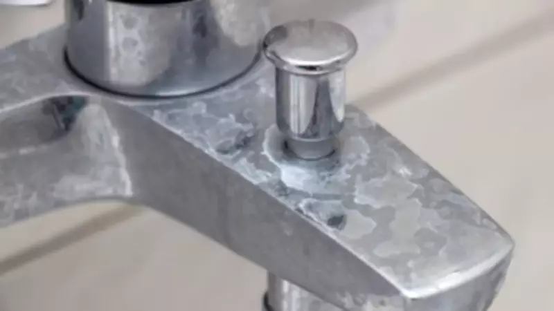 Kireçlenmiş Musluğu 5 Dakikada Ayna Gibi Yapmanın Sırrı