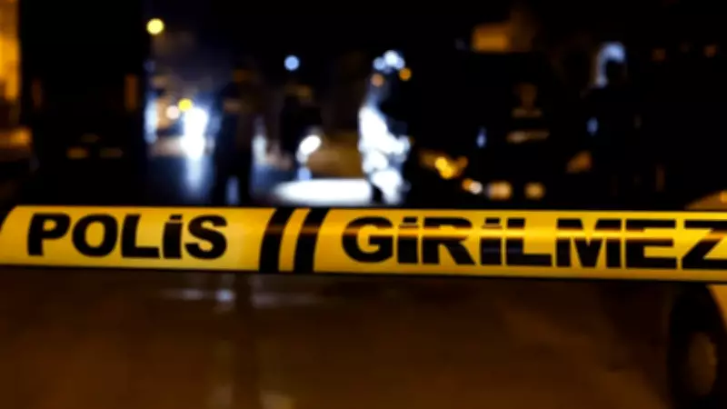 Küçükçekmece'de Sokak Ortasında Silahlı Saldırı: 2 Yaralı, Şüpheli Yakalandı