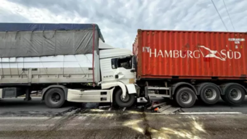 Kocaeli'de 6 Tırın Karıştığı Zincirleme Kaza: Ankara Yolu Trafiğe Kapandı