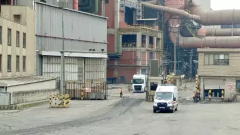 Kocaeli'de Fabrikada Yaşanan Yüksekten Düşme Kazasında 3 İşçi Hayatını Kaybetti
