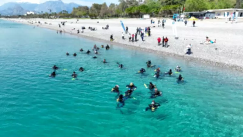 Konyaaltı Sahili'nde Deniz Dibi ve Kıyı Temizliği Gerçekleştirildi