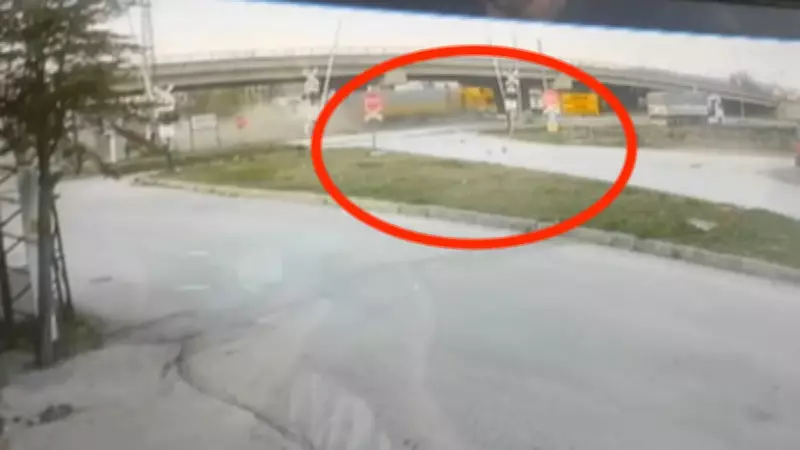 Konya'da TIR'ın Çarptığı Otomobilin Sürücüsü Hayatını Kaybetti; Kaza Anı Kameralara Yansıdı