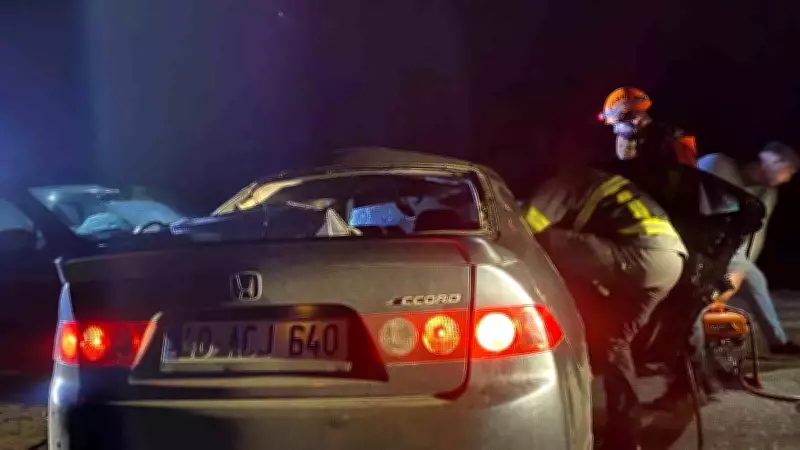 Kırşehir'de Kafa Kafaya Çarpışma: 6 Kişi Yaralandı, AFAD Ekipleri Sürücüyü Kurtardı