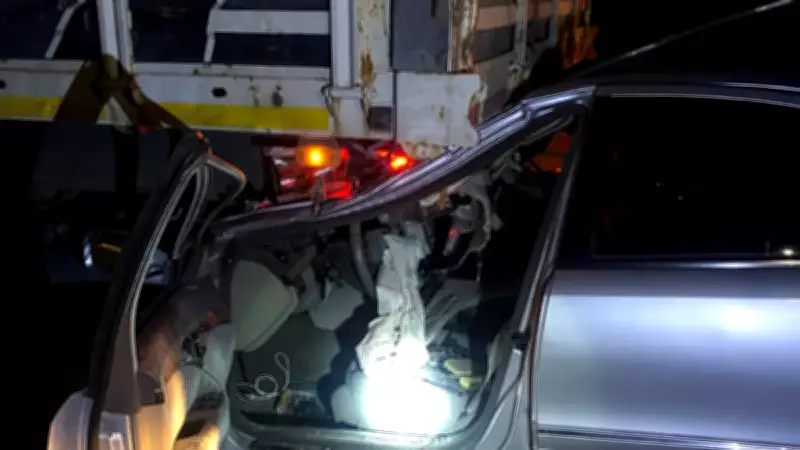 Kırıkkale'de Park Halindeki Tıra Çarpma Kazası: Köy Muhtarı Ağır Yaralandı