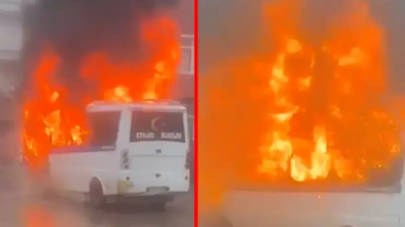 Kırıkkale'de Yolcu Minibüsünde Korkutan Yangın: Araç Kullanılmaz Hale Geldi