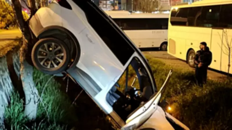 Kırklareli'nde Kontrolü Kaybeden Otomobil AVM Otoparkına Uçtu!