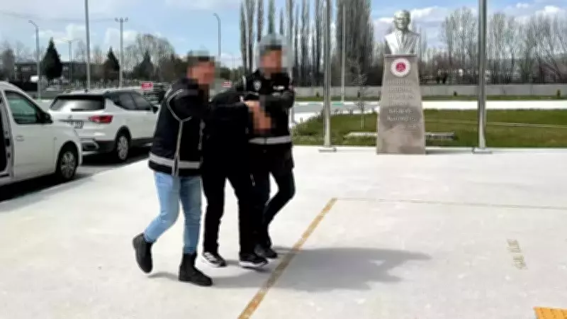 Kütahya'da Polis Uygulamasında Otomobilde El Bombası Ele Geçirildi