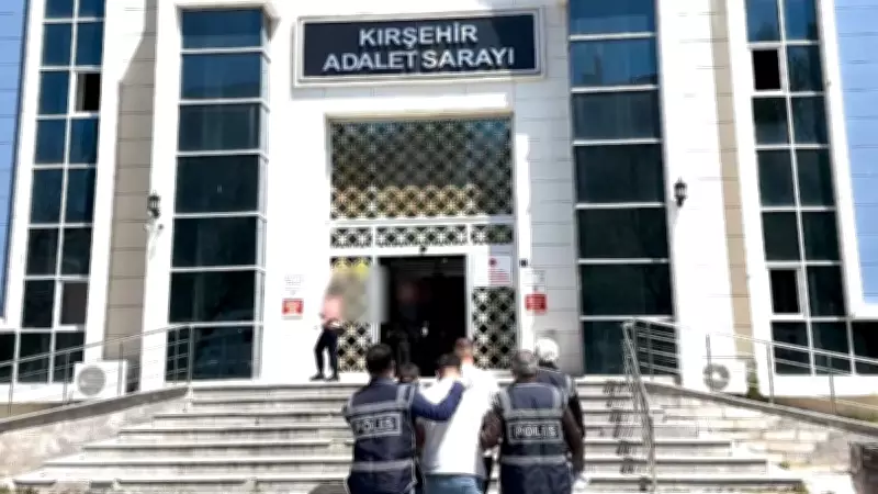 Kuyumcuları hedef alan dolandırıcılar yakayı ele verdi: 859 bin TL ve sahte altın ele geçirildi