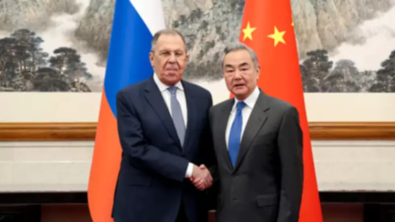 Lavrov ve Vang Görüştü: Uluslararası İlişkiler Ağır Sınavdan Geçiyor