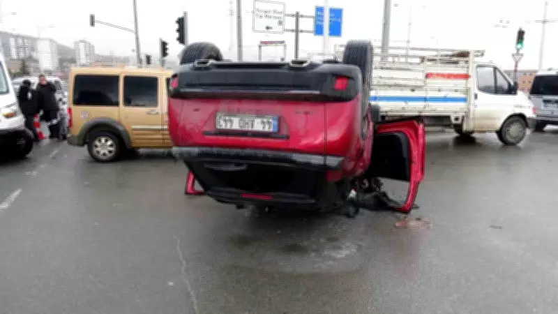 Malatya'da Şiddetli Araç Çarpışması: Bir Araç Ters Döndü, 2 Yaralı