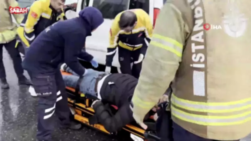 Maltepe'de Yağışlı Havada Feci Trafik Kazası: Servis Minibüsüne Arkadan Çarpma