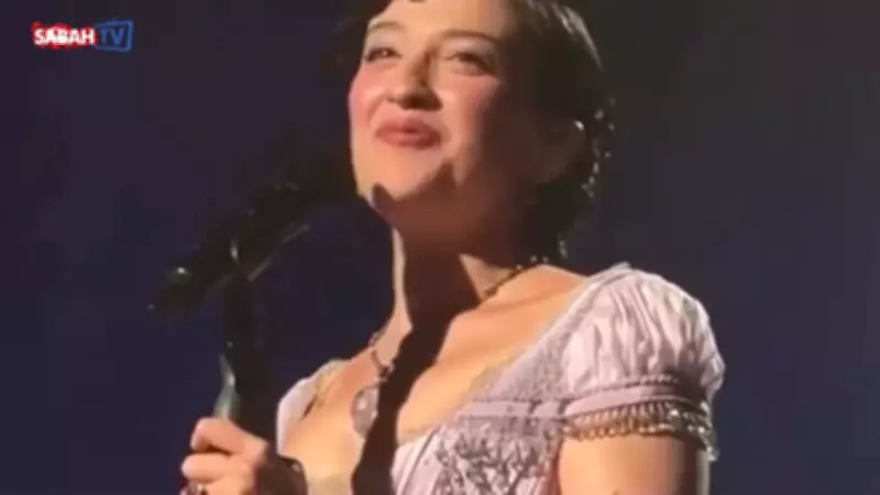 Melike Şahin İstanbul Konserinde Hamile Olduğunu Açıkladı