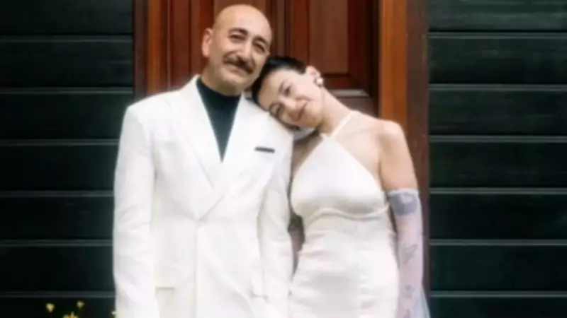 Melike Şahin İstanbul Konserinde Hamile Olduğunu Duyurdu