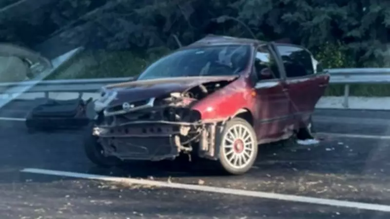 Mersin Tarsus'ta İki Otomobil Çarpıştı: 1 Kişi Hayatını Kaybetti, 5 Kişi Yaralandı