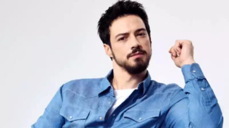 Mert Yazıcıoğlu 'Job' oyununda sevgilisiyle görüntülendi