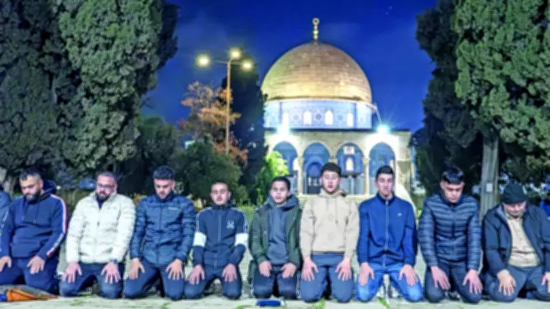Mescid-i Aksa 41 Gün Sonra Yeniden Açıldı: Kudüslüler Gözyaşları İçinde Namaza Koştu